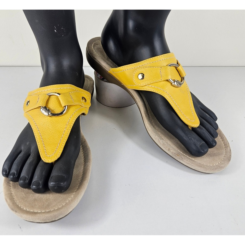 St Johns Bay Zike Womens 10M Yellow Thong Sandals Silver Ring Hardware